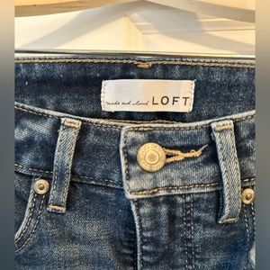 LOFT - 26 -size 2 cut off blue jeans - LIKE NEW